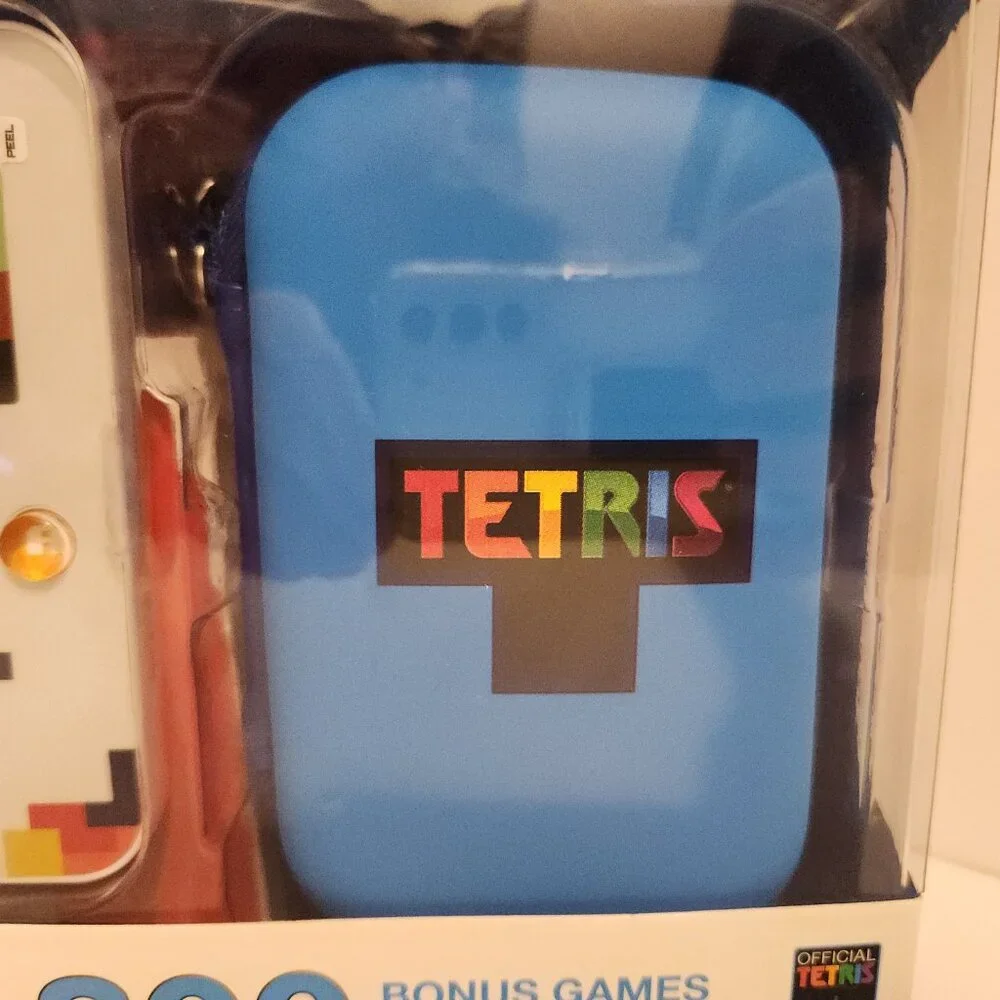 TETRIS Go Gamer with 300 Bonus Games and Travel Case Portable take with game NIB